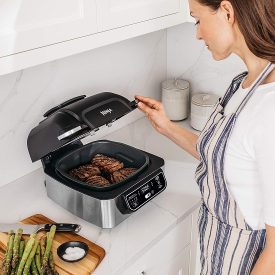 Ninja AG300C Foodi 4-in-1 Indoor Grill With 4-Quart (3.8L) Air Fryer, Roast, Bake, and Cyclonic Grilling Technology (Canadian Version)